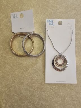 Necklace And Bracelet Set